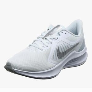 Nike Women's Athletic Shoes in White and Silver
